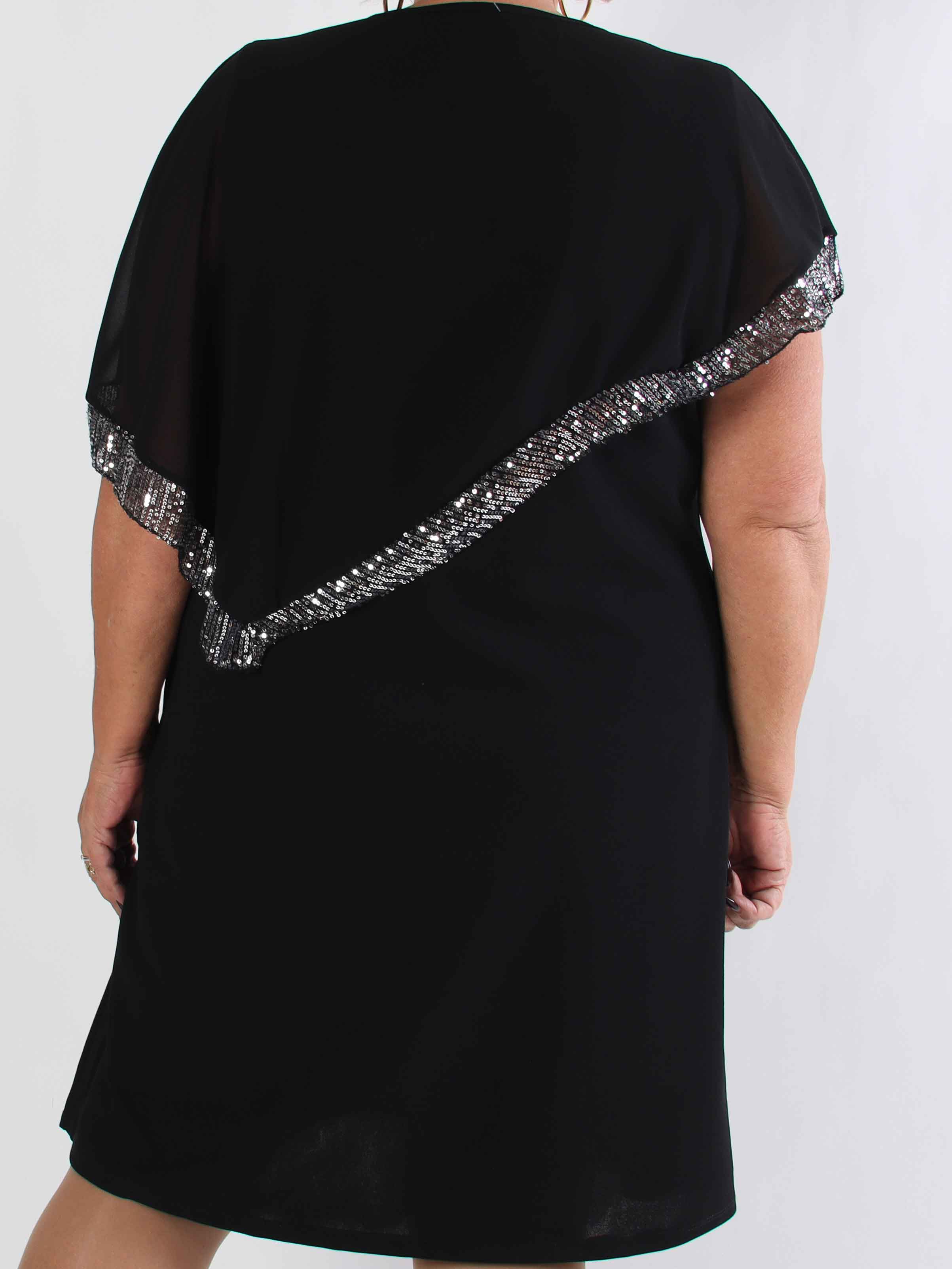 Dorta - Sort plus size kjole med pailletdetaljer